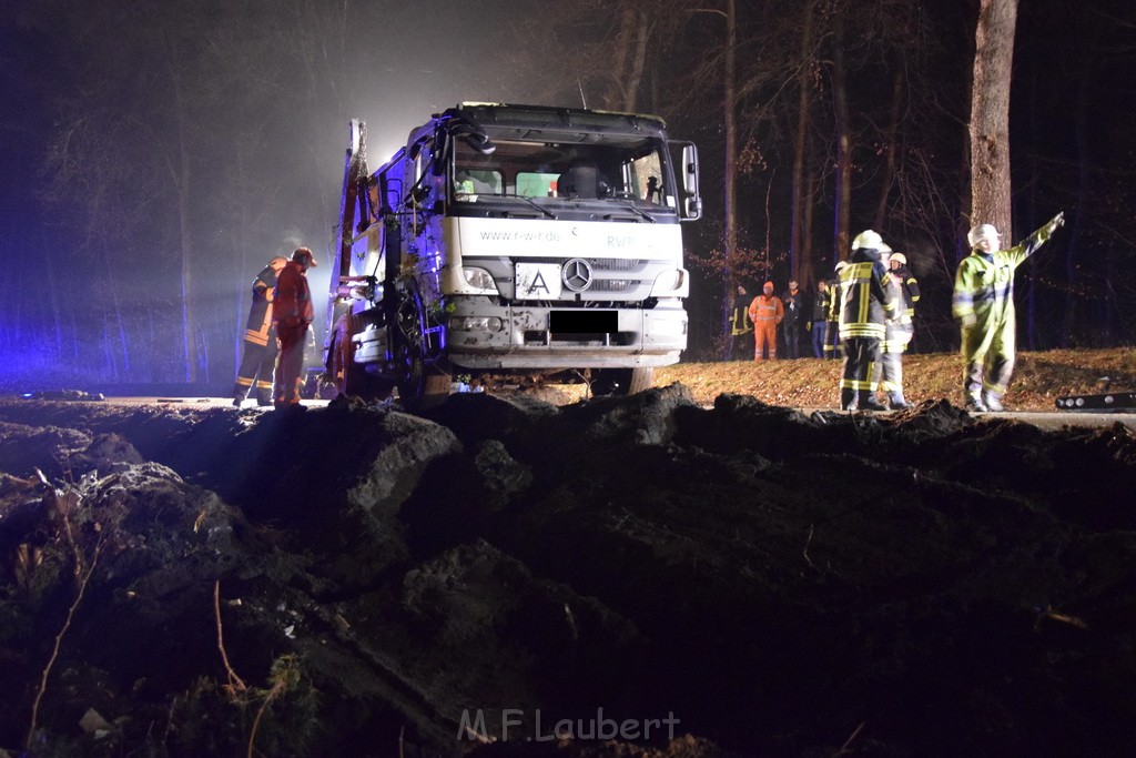 Container LKW umgestuerzt Koeln Brueck Bruecker- Dellbruecker Mauspfad P538.JPG - Miklos Laubert